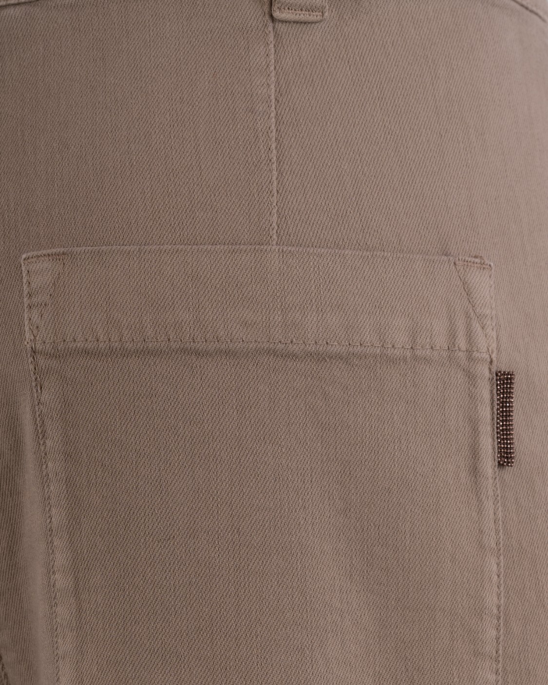 shop BRUNELLO CUCINELLI Saldi Pantalone: Brunello Cucinelli pantaloni tapered.
Chiusura a zip con gancetti in metallo.
Tasche frontali a toppa.
Tasche posteriori a toppa.
Doppia pince.
Decorazione in monile Nickel-free.
Vestibilità regolare.
Composizione: 99% Cotone 1% Elastan.
Fabbricato in Italia.. M0H43P5817-C7969 number 3950739